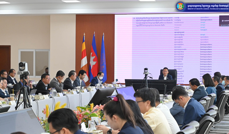 Coordinating committee reviews progress on informal economy development